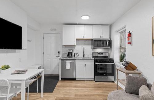 Lawrenceville Apartment | Lawrenceville Central !4 Quiet and Stylish One Bedroom Apartment with Free Street Parking
