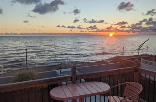 North Greece House | Layin' Low At The Lake - Lakefront Getaway