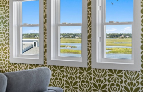 Oak Island House | LayLow: Oceanview, Hot Tub, Arcade, Mini-Golf 4BR/3BA Steps to Beach
