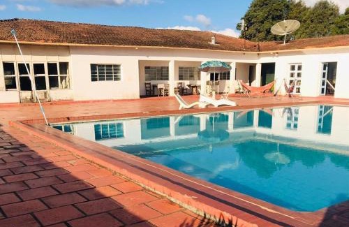 Mairinque House | Lazer Campo Piscina 07 qts 4wc km.68 C.Branco