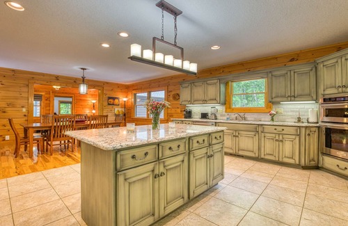 Waynesville House | Lazy Bear 5 BR/5.5 BA