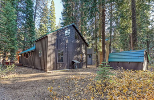 Donner Lake Woods House | Lazy Bear Bungalow Pet Friendly Lake Escape