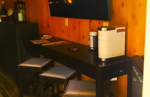 Cave Junction Cabin | Lazy Bear Cabin 6 - Restrooms and Showers are a short walk away.