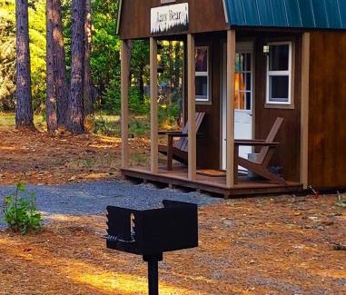 Cave Junction House | Lazy Bear Cabin 6 - Sleeps Up To 4