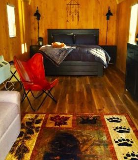 Cave Junction House | Lazy Bear Cabin 6 - Sleeps Up To 4