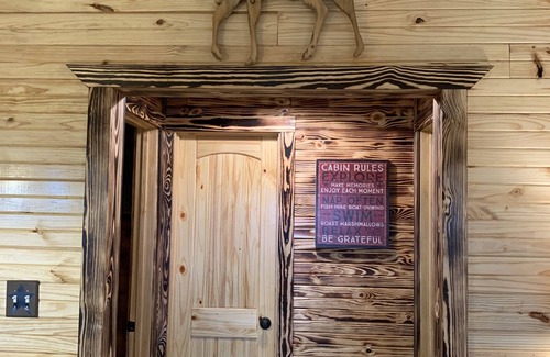Ozone Cottage | Lazy Bear Cottage with Beautiful view and Fiber Internet!