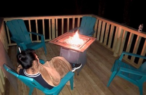 Ozone Cottage | Lazy Bear Cottage with Beautiful view and Fiber Internet!