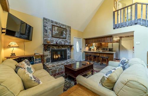 Helen House | Lazy Bear Cottage With Hot Tub
