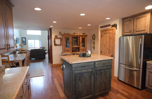 Sweetwater House | Lazy Bear Getaway - 6 Bedrooms, 3 Baths, Sleeps 30, Includes Ideal Beach Access