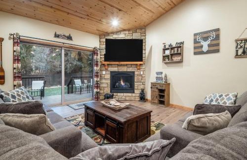Summit Estates House | Lazy Bear Lodge by AvantStay Pine Tree Paradise w Game Room