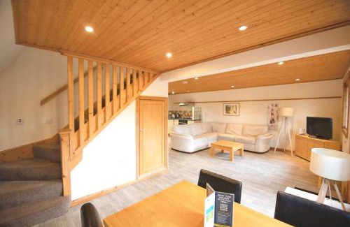 Liverton House | Lazy Bear Lodge with Hot Tub - Finlake Resort and Spa in Devon