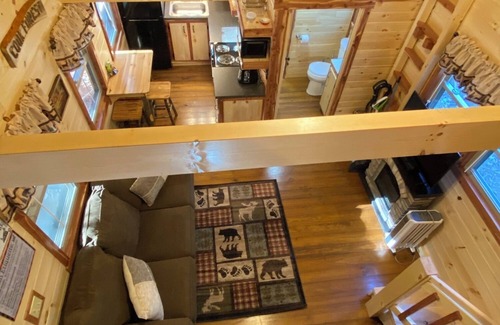 Leeper Cabin | Lazy Bear Log Cabin near Cook Forest State Park