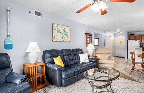 Osage Beach Condo | Lazy D-08 Fantastic 2 bedroom 2 bath waterfront condo at Lazy Days complex!