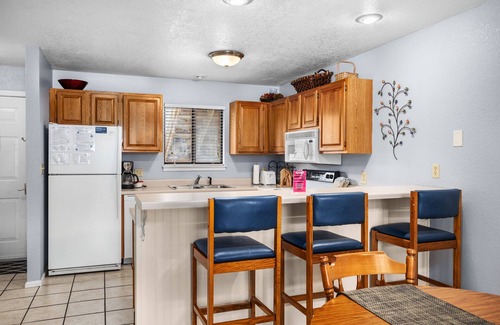 Osage Beach Condo | Lazy D-08 Fantastic 2 bedroom 2 bath waterfront condo at Lazy Days complex!