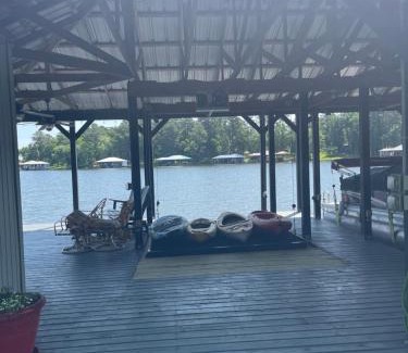 Berryville House | Lazy Days Lakehouse