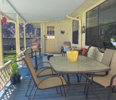 Berryville House | Lazy Days Lakehouse
