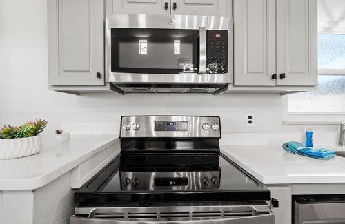 Bid-a-wee Beach Cottage | Lazy Dayz - Bid-A-Wee 2 bed2 bath , 1 block from PRIVATE BEACH