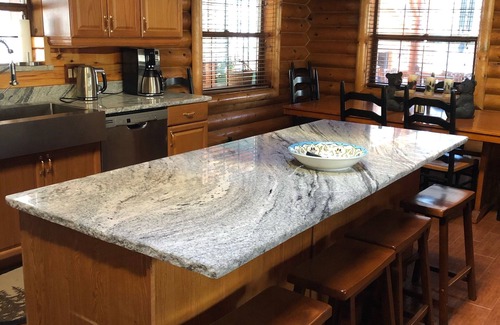 Angel Fire House | Lazy Dog Lodge is the quintessential log home in a ski and mountain bike resort