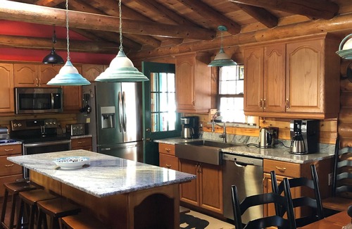Angel Fire House | Lazy Dog Lodge is the quintessential log home in a ski and mountain bike resort