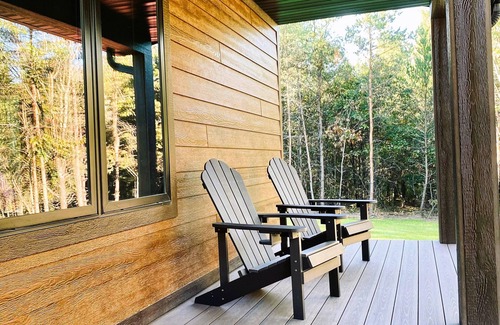 Wisconsin Dells House | Lazy Elk Lodge Luxury Cabin Game Room Fire Pit