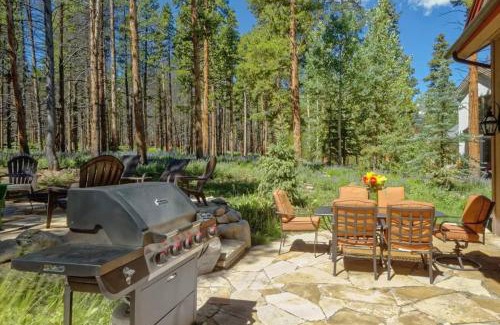 Warrior's Mark West House | Lazy Fox Lodge in National Forest View