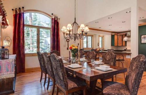 Warrior's Mark West House | Lazy Fox Lodge in National Forest View