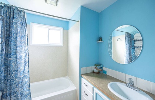 Seaview House | Lazy K Cabin-Pet Friendly and close to the beach