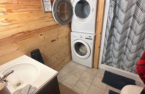 Wallingford House | Lazy Lake Cabin 2! Pet Friendly!