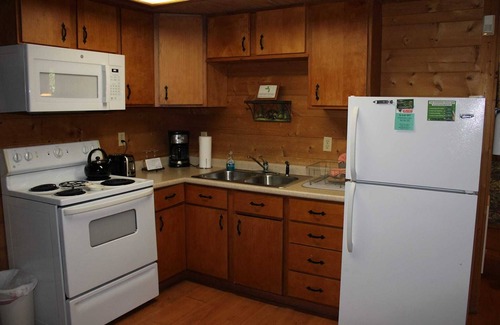 Logan Cabin | Lazy Lane Cabins - Creekside