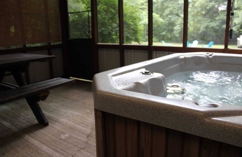 Logan Cabin | Lazy Lane Cabins - Creekside