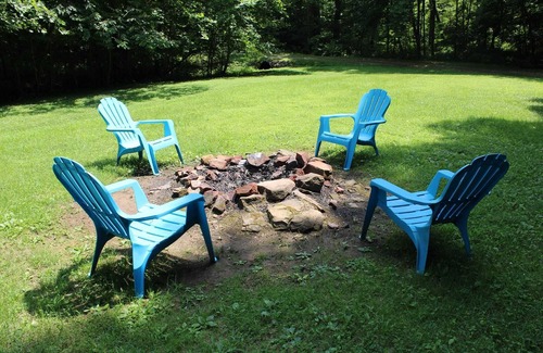 Logan Cabin | Lazy Lane Cabins - Creekside