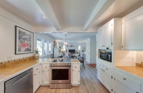 Guerneville House | Lazy Lightning Lodge- 20 acres, pool, spa, dntwn GV