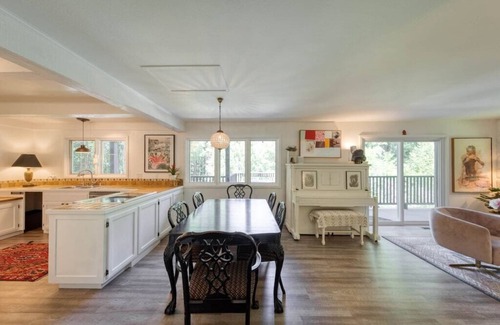 Guerneville House | Lazy Lightning Lodge- 20 acres, pool, spa, dntwn GV