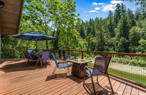 Guerneville House | Lazy River Lodge - Hot Tub On the River Kayaks