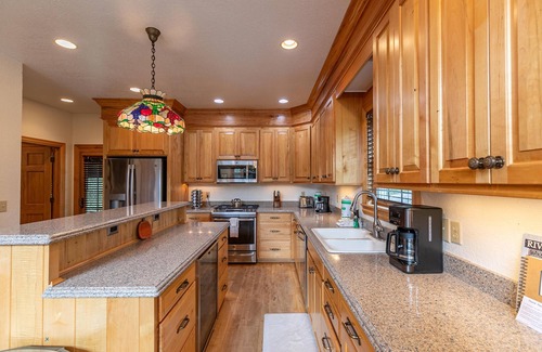 Crumpler House | Lazy River Lodge - Riverfront home with fire pit, hot tub!