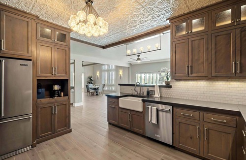 Boerne House | Lazy River Ranch|Pool|Golf|Swim-up Bar|Pickleball