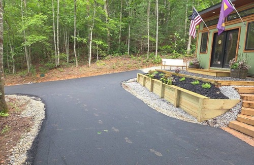 Robbinsville House | Lazy T Cabins - Glacier
