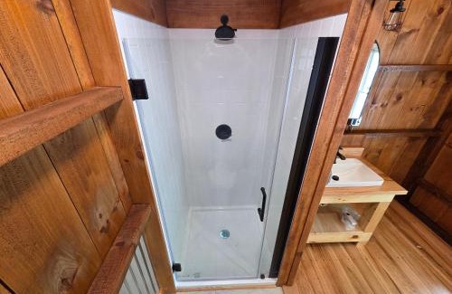 Robbinsville House | Lazy T Cabins - Glacier