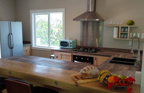 Gregory Town House | Lazy Turtle: unique beach house, 40 steps from beach!