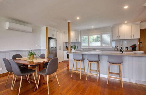 Binalong Bay House | Lazy Wave Beach House