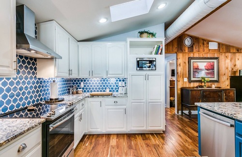 Granite Shoals House | LBJ Lakefront-Private dock, cove, great sunsets! Discount for monthly stays.