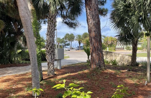 Longboat Key House | LBK Home! Steps from the beach! Sleeps 4!