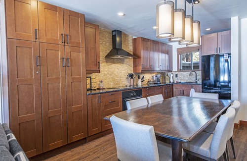 Black Butte Ranch Condo | LC025-26 | Modern split level two-bedroom condo with views of Cascade Range.