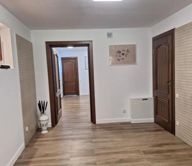 Karwie House | Leśny Dworek - Apartamenty SUPER z TV i salonem kominkowym
