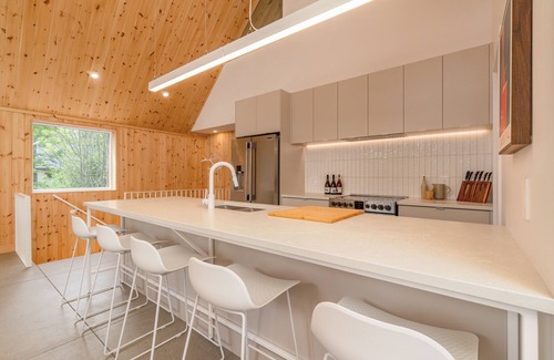 Shefford Cottage | Le Østa |Construction 2024| Hot Tub | Bromont 5kmn