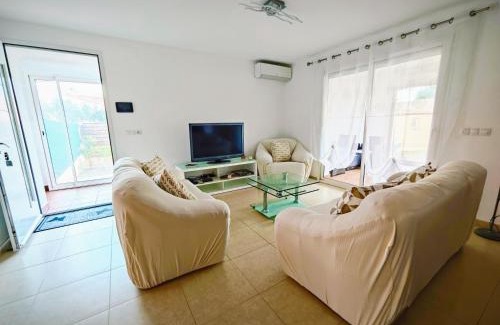 Saint-Esteve Apartment | Le 38 près du Lac