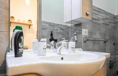 Iglesias House | Le antiche mura