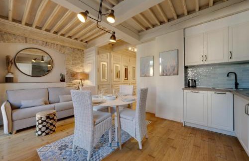 Annecy Old Town Apartment | Le Balcon Perrière II - Charming apartment with direct view of the Thiou