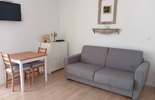 Port-Mort Apartment | Le Barrage is located near the village of Giverny.