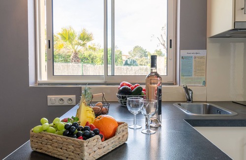 Giens Apartment | Le Bastidon, charming studio with sea view